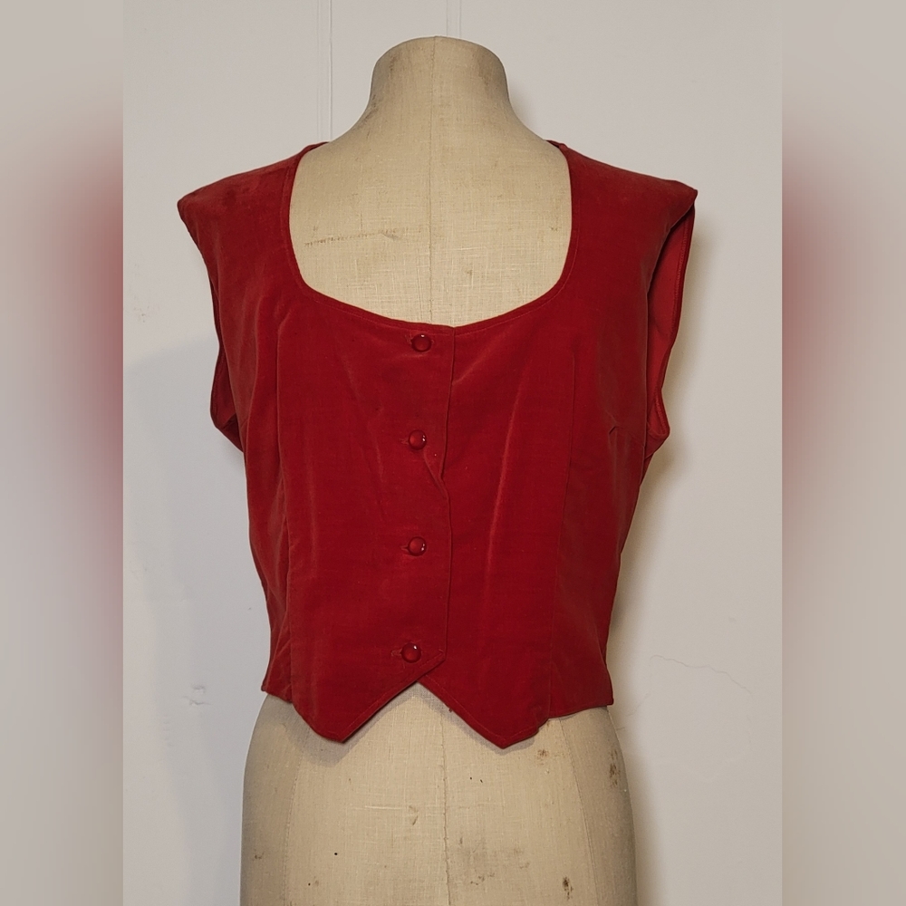 Vintage red velvet sleeveless top with 4 front buttons. Bust 33. Waist 30.